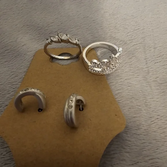 Crown Ring, Rhinestone Ring & Earrings - Picture 5 of 5
